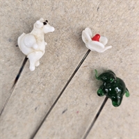 nipsenaele-groen-elefant-hvid-blomst-hvidt-siddende-dy-gamle-glas-naale